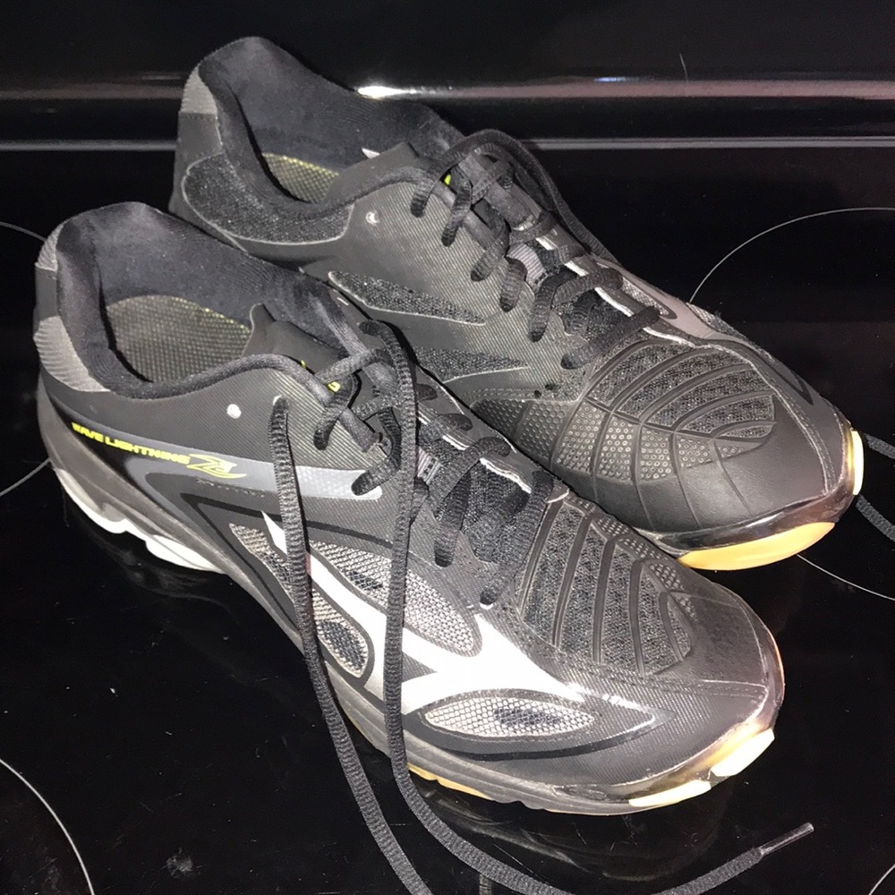 VOLLEYBALL SHOE MIZUNO wave lightning